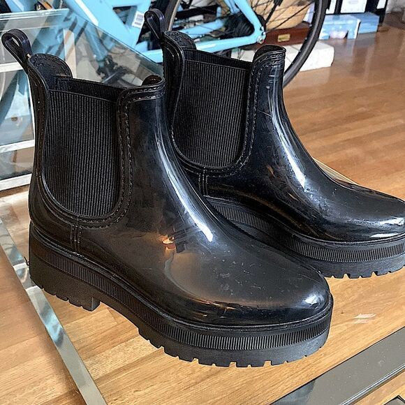 Black rubber chukka boot. Thick lug sole. Size 10 *like new - Picture 7 of 9